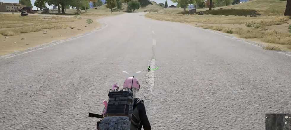 绝地求生烟雾怎么扔脚底