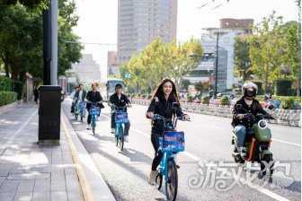 哈啰联名英雄联盟 市民骑行助威城市峡谷观赛派对