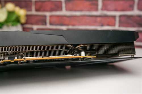 冷饭新炒的《如龙0：导演剪辑版》，用艾尔莎RTX5060Ti幻雷者8GD7轻松玩转